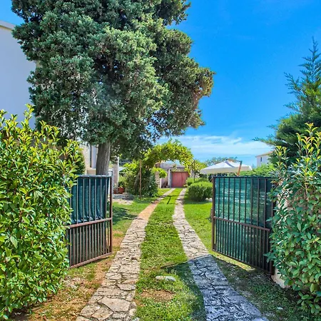5 Bedroom Lovely In