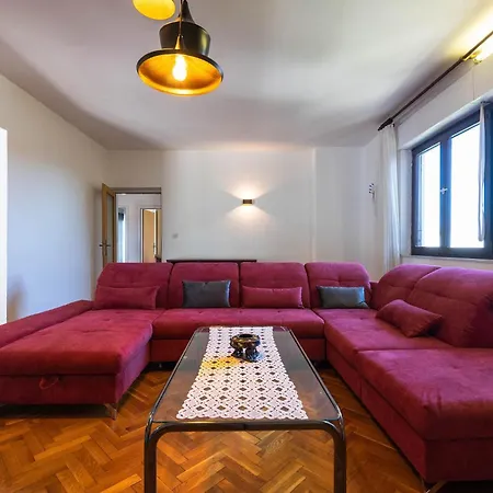 Holiday home 5 Bedroom Lovely In