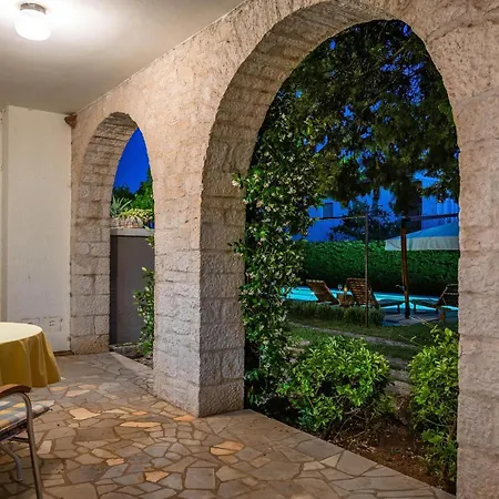 5 Bedroom Lovely In Holiday home *