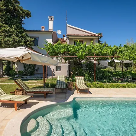 Holiday home 5 Bedroom Lovely In