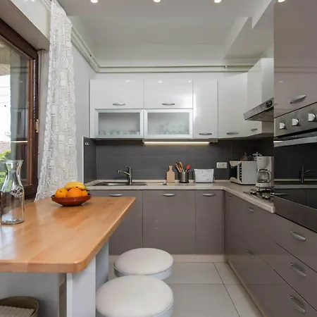Holiday home 5 Bedroom Lovely In *