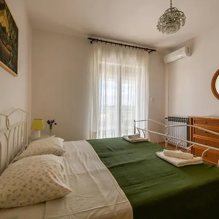 5 Bedroom Lovely In *