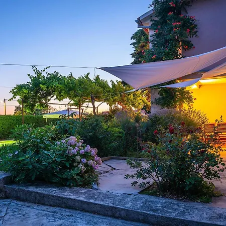 5 Bedroom Lovely In