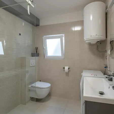 5 Bedroom Lovely In Holiday home Krnica