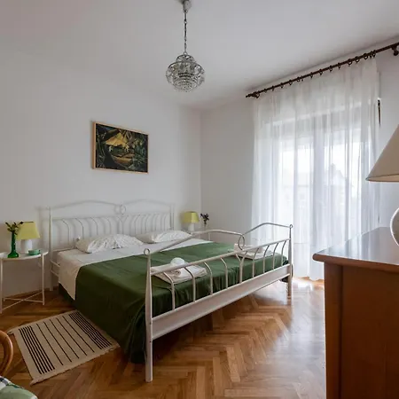 5 Bedroom Lovely In Holiday home *